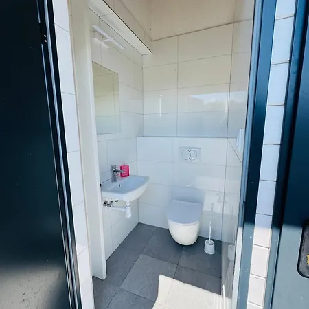 Przyczepa Campingowa Loop It 30m Od Zatoki Puckiej, بيت للعطل ياستارنيا